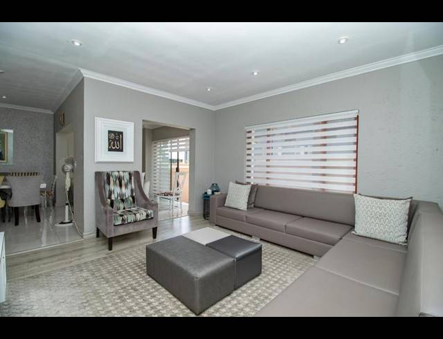 3 BEDROOM TOWNHOUSE FOR SALE IN LONEHILL